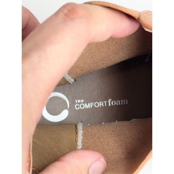 Journee Collection Chelsea Boots Size 12 Brown Block Heel Pull On Style - Picture 9 of 11